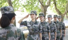 芳华女兵都是啥背景