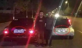蹭车合影网红
